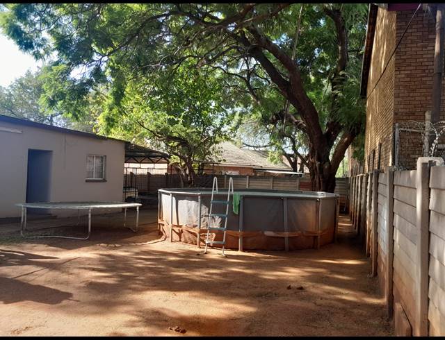 7 BEDROOM HOUSE FOR SALE IN RUSTENBURG CENTRAL